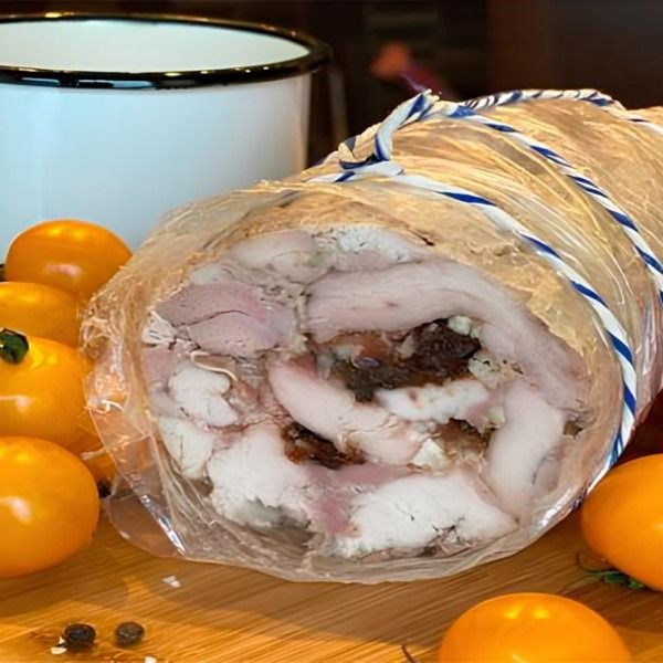 Рулет из курицы (с черносливом и грецкими орех.)
