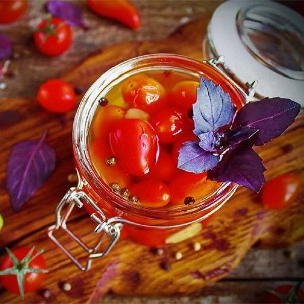 Помидоры Черри с базиликом маринованные Помидоры Черри с базиликом маринованные