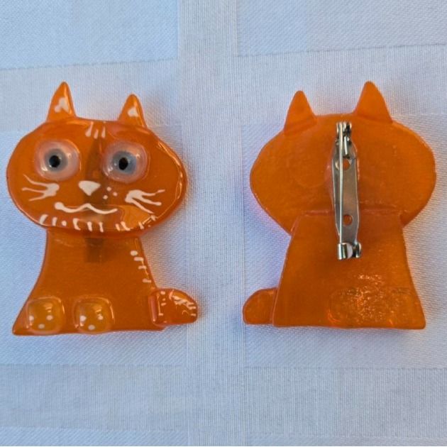Брошь котик