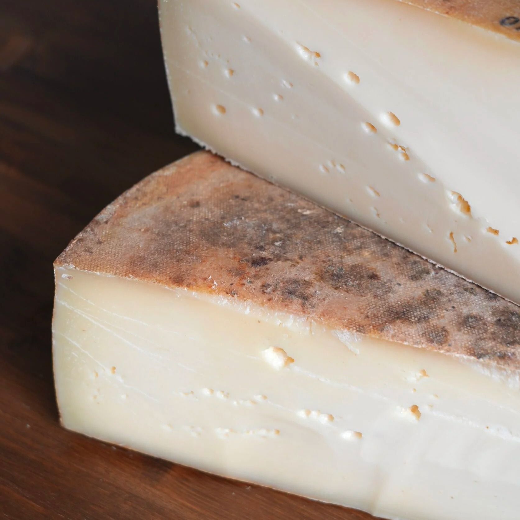 Грюйер в натуральной корочке Грюйер в натуральной корочке