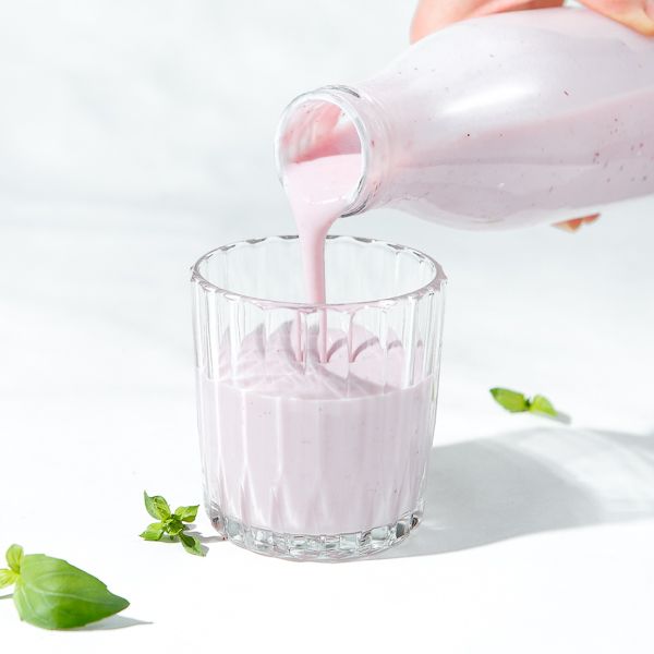 Фермерский кефир «Молодость» из коровьего молока, с клюквой, 1%-2 Фермерский кефир «Молодость» из коровьего молока, с клюквой, 1%-2