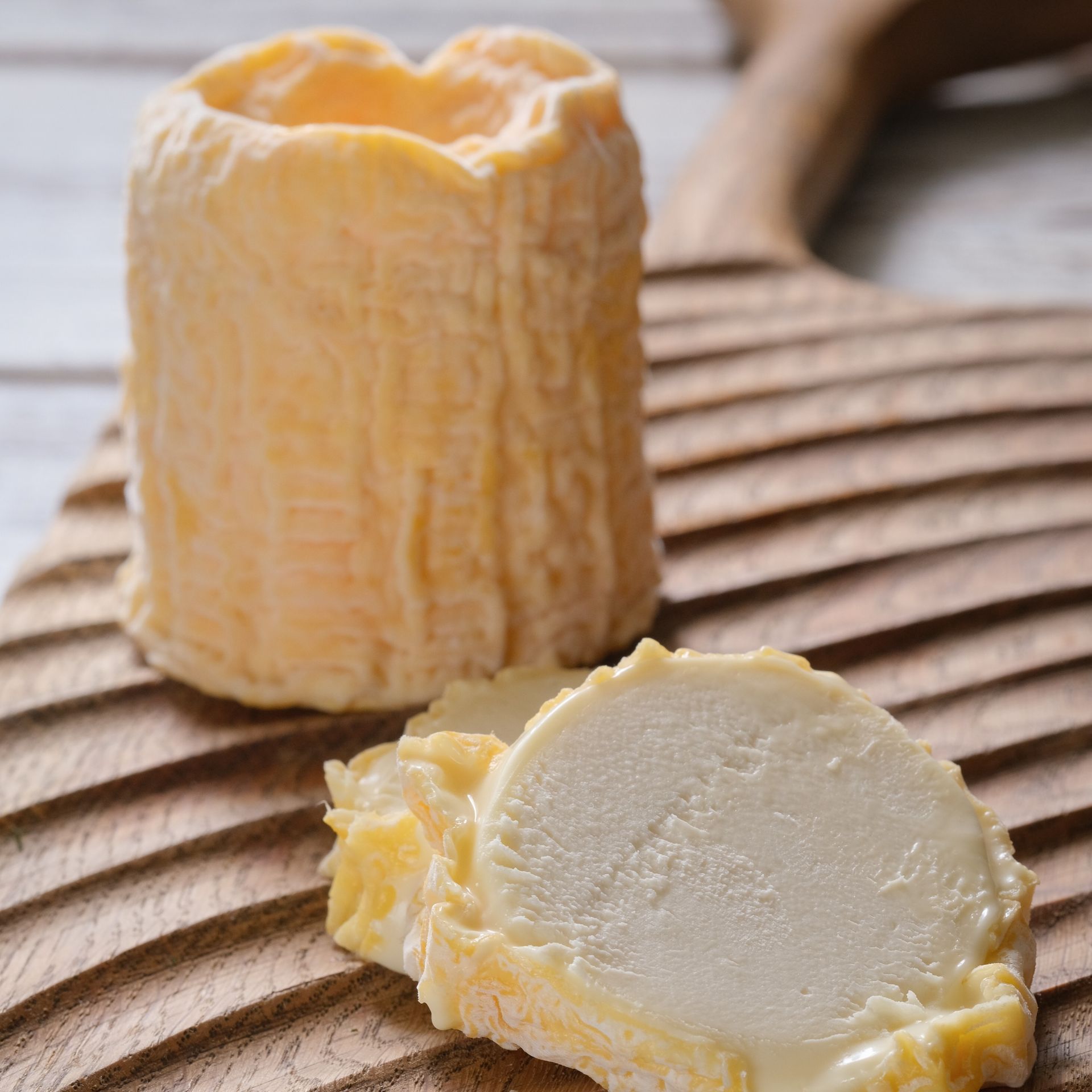 Сыр с мытой коркой Лангер Сыр с мытой коркой Лангер