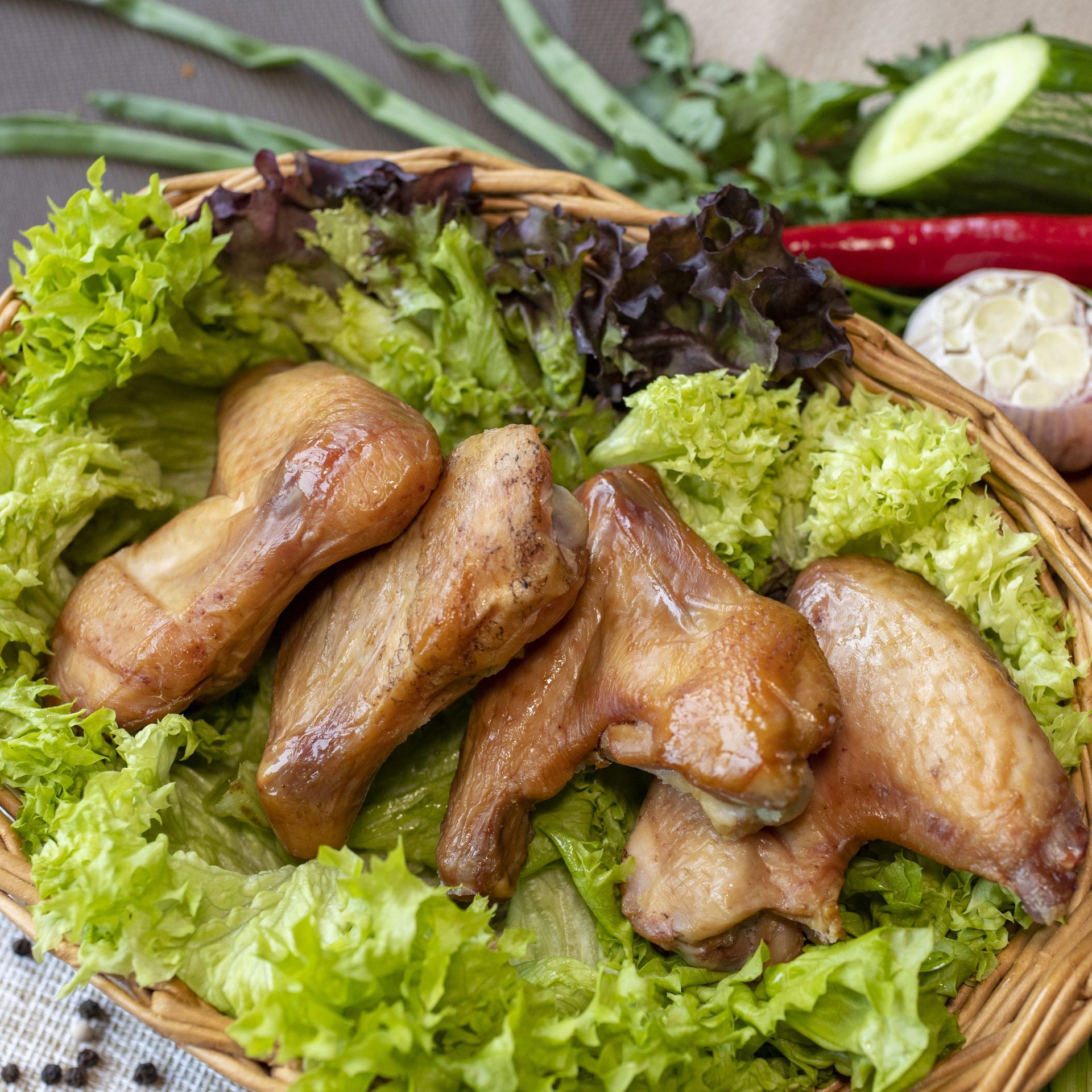 Крылья домашней курицы горячего копчения Крылья домашней курицы горячего копчения