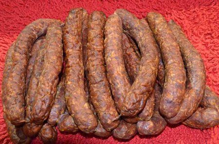 Варено-копченая колбаса из лося - упаковка 0.4 Кг. Варено-копченая колбаса из лося - упаковка 0.4 Кг.