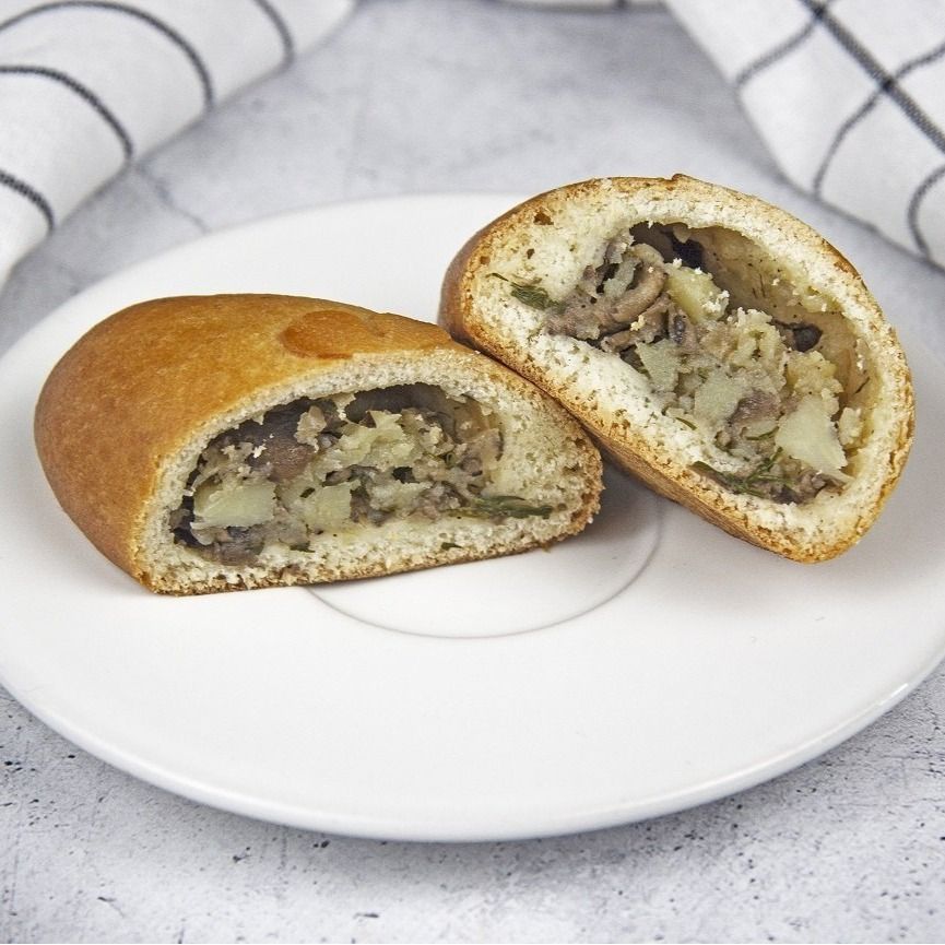 Пирожок с картошкой и грибами печенный Пирожок с картошкой и грибами печенный
