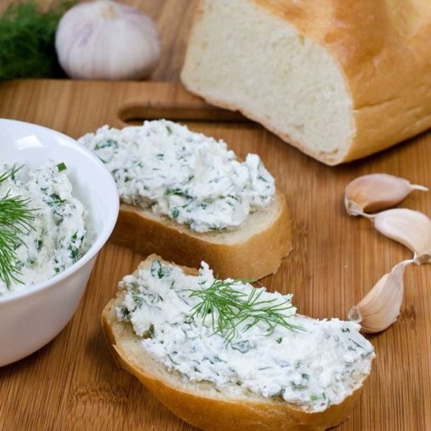 Сыр с зеленью и чесноком (мягкий) Сыр с зеленью и чесноком (мягкий)