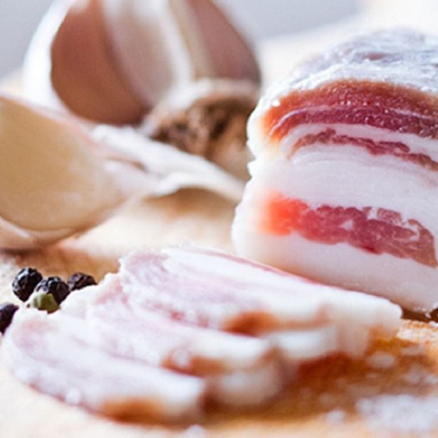 Сало с мясной прослойкой Сало с мясной прослойкой
