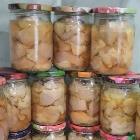 Свинина тушеная  в собственном соку