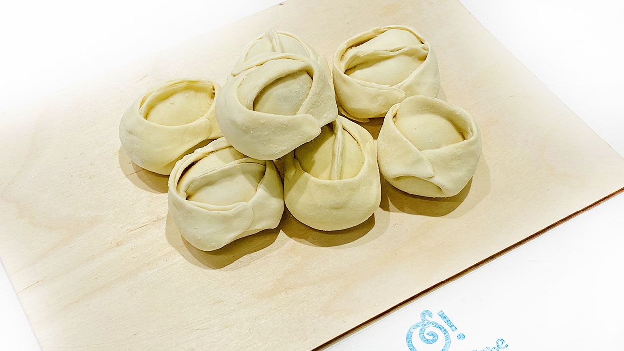 Манты (ручная лепка) свинина и говядина (Домашняя замороженная продукция)