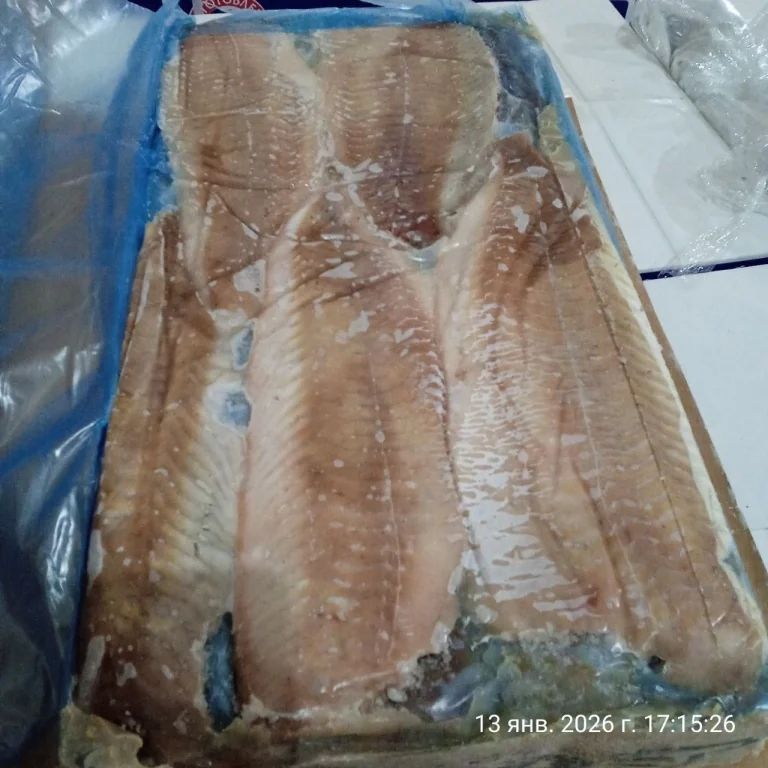 Треска атлантическая филе без кожи проложенная 450-900гр из охлажденного сырья  - упаковка 0.6 Кг.