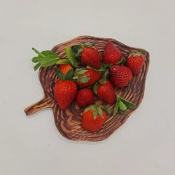 Тарелка в виде листа
