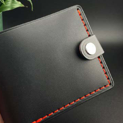 Черный кошелек (bifold) с красными акцентами