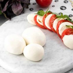 Сыр Моцарелла из коровьего молока