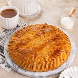 Пирог с сыром и зеленью 1 кг.