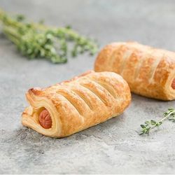 Слойка с сосиской