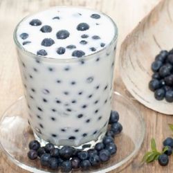 Йогурт с черникой