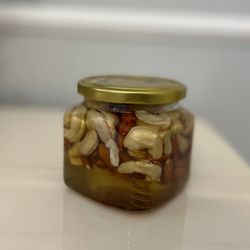 Мед с орешками