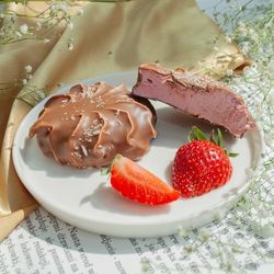 Натуральный зефир КЛУБНИКА в молочном шоколаде