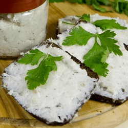 Сало крученое с чесноком Сало крученое с чесноком