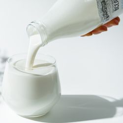 Кефир из коровьего молока фермерский 1%