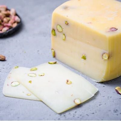 Качокавалло с фисташками