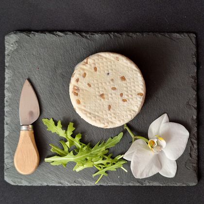 Сыр козий "Сырный берег" с пажитником