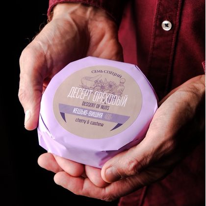 Десерт ореховый Кешью-вишня