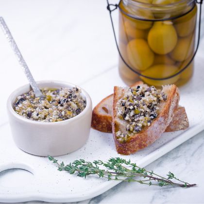 Брускетта из маслин и оливок