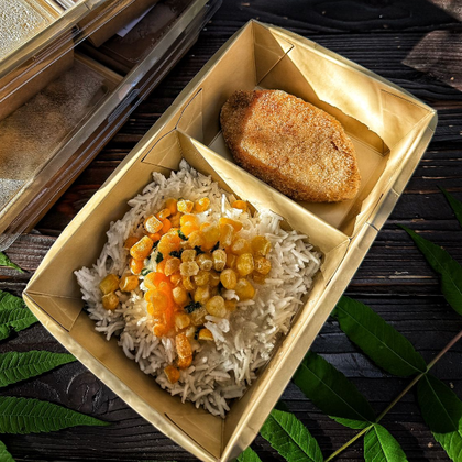 Рис с котлетой по-киевски под соусом бешамель/280 гр Рис с котлетой по-киевски под соусом бешамель/280 гр