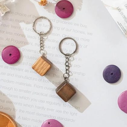 Брелок из натурального дерева Кубик Брелок из натурального дерева Кубик