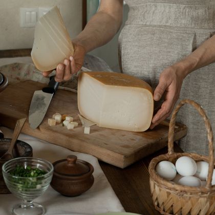 Каприно-Романо, зрелый твердый домашний сыр Каприно-Романо, зрелый твердый домашний сыр