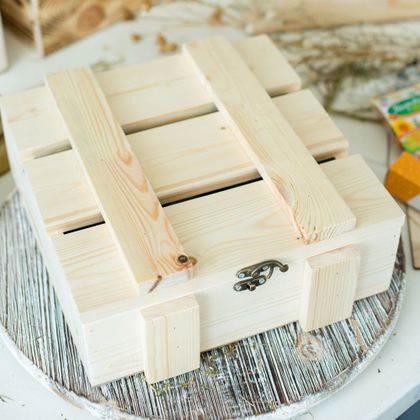 Подарочная коробка из дерева с замком