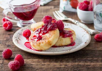 Сырники с малиновой начинкой Сырники с малиновой начинкой