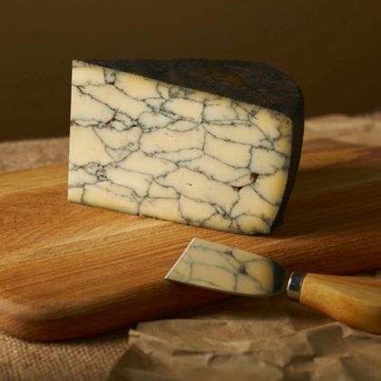 Чеддер с чернилами морской каракатицы