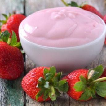 Йогурт с клубникой