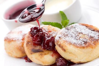 Сырники с вишневой начинкой Сырники с вишневой начинкой