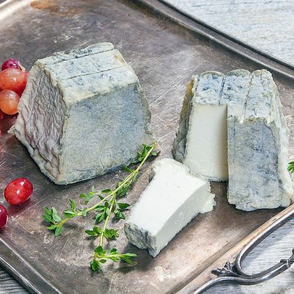 Сыр Валансе с золой и белой плесенью