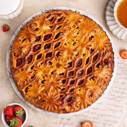 Открытый клубничный пирог 1 кг. Открытый клубничный пирог 1 кг.