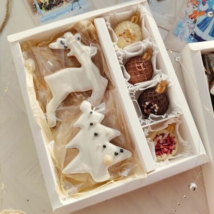 Новогодний набор конфет и пряников «Зима» / 16*18 см Новогодний набор конфет и пряников «Зима» / 16*18 см